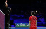 Cầu lông: Câu giờ quá lộ liễu và đây là cái kết đắng