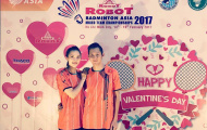 Vợ chồng Tiến Minh đón Valentine trên sân cầu
