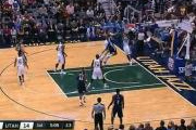 Video NBA: Cú dunk không thể cản phá của Rudy Gay