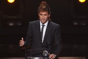 Video: Neymar rạng rỡ nhận giải Puskas Award 2011