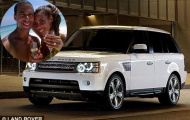 Ca sĩ của JLS mua Range Rover Sport làm quà đính hôn