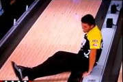 Video Bowling: Chuyên nghiệp thì cũng mắc lỗi như ai