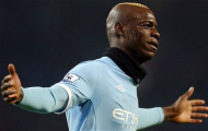Ngẫu hứng, Balotelli vào trường học đi tiểu và thăm quan