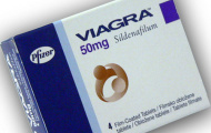 Cầu thủ vào phòng bác sĩ xin... Viagra