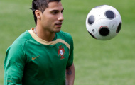 “Thùng rác vàng” Quaresma bị trấn lột giữa phố
