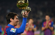 Chùm ảnh Messi 'khoe' Quả bóng Vàng trước Camp Nou