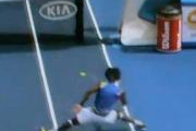 Video Australian Open 2012: Pha cứu bóng-ghi điểm khó tin của Monfils