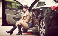Người đẹp mùa đông gợi cảm bên Kia Optima