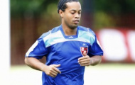 Video: Ronaldinho ghi bàn ngẫu hứng trong một buổi tập tại Flamengo