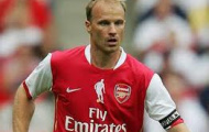 Video: Dennis Bergkamp ghi bàn đẹp mắt trong buổi tập của Ajax