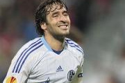 Video: Pha solo ghi bàn đầy ngẫu hứng của Raul Gonzalez