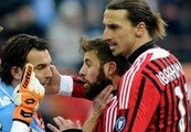 Video: Xem lại pha xô xát dẫn đến thẻ đỏ của Zlatan Ibrahimovic (AC Milan – Napoli)