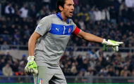 'Người nhện' Buffon tạm thời 'lắc đầu' với Juve