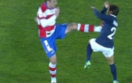 Tái hiện cú kungfu của De Jong tại La Liga