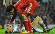 Graham Poll ủng hộ Rooney và cũng đòi đuổi Luis Suarez