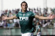 Video: Bàn thắng trên chấm phạt góc của Michael Rios (Santiago vs Catolica)