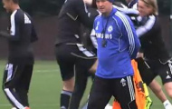 Video: Torres và Terry vật nhau trên sân tập