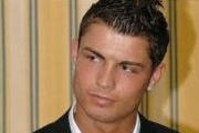 Video: Ronaldo trổ tài hát tình ca
