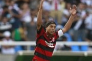 Video: Màn trình diễn của Ronaldinho vs Madureira