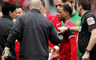 Evra đã “gài bẫy” Suarez?