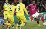 Video: Tuyệt phẩm của Lacazette giúp Lyon vượt qua APOEL