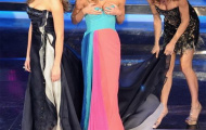 Sững sờ với chiếc váy 'không nội y' của siêu mẫu Italia
