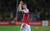 Arsenal: Hàng thủ mất cả Mertesacker và Koscielny