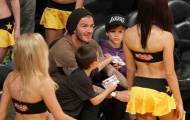 Becks lại “soi” nữ hoạt náo viên