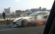 Ferrari FF mới bốc cháy nghi ngút
