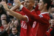 Ronaldo úp mở chuyện trở lại Man Utd với Rio Ferdinand
