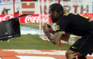 Dani Alves và thông điệp tình yêu sau khi ghi bàn vào lưới Atl. Madrid