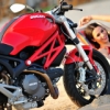 Người đẹp và 'quái thú' Ducati