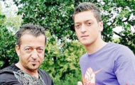 Mesut Oezil “lột xác”, thân phụ lo sốt vó