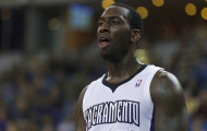 Sacramento mất J.J. Hickson 3 trận vì chấn thương hông
