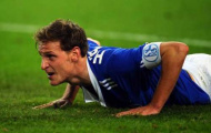 Schalke “thủng” hàng thủ