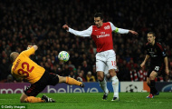 Arsenal suýt gây sốc: Gần thế mà xa thế