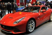 Video: Cận cảnh ngựa hoang Ferrari F12 Berlinetta tại Geneva Moto Show 2012