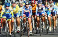 Các cua-rơ nữ đua quyết liệt ở giải Bình Dương mở rộng