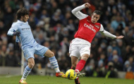 Arsenal thề không để Man City cuỗm Van Persie