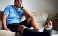 Video: Fan Man City khóc tức tưởi khi Luke Moore ghi bàn