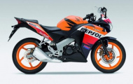 Honda CBR150R cạnh tranh với Yamaha R15 bằng giá 'mềm'