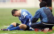 Công Vinh thoát chấn thương nặng, bầu Kiên thở phào