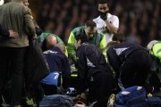 Video FA Cup: Fabrice Muamba bị đột quỵ khiến trận đấu Tottenham - Bolton bị hủy