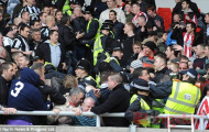 Newcastle và Sunderland bị phạt tiền