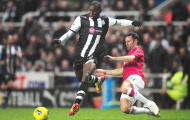 Newcsatle muốn trói chân Demba Ba