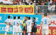 Quốc Long vái lạy trọng tài và quát: 'Mày biết tao là ai không?'