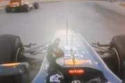 Video Malaysia GP 2012: Vettel cũng giơ “ngón tay thối”
