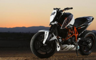 KTM 690 Duke 'Track': Nhẹ và mạnh hơn