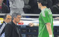 Mourinho muốn đẩy thủ lĩnh Iker Casillas ra đường