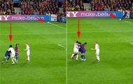 Milan bị thổi penalty khi bóng còn chưa vào cuộc?
